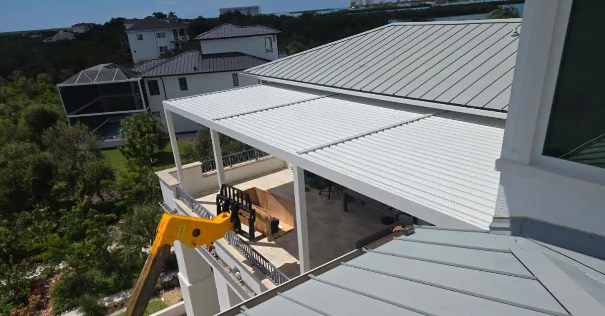 An aerial perspective of a modern white residential home featuring a solid roof pergola system over a second-story patio. A digital HUD overlay monitors 'WATERPROOFING' and 'INSULATION' efficiency, with technical data points tracking moisture maps and thermal seal security.